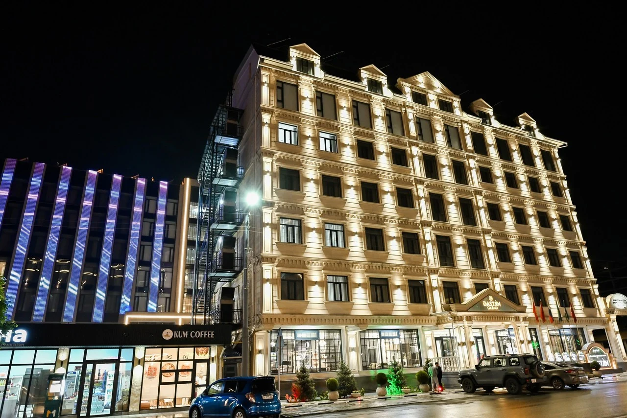 Здание Dastan Grand Hotel на улице Курманбек