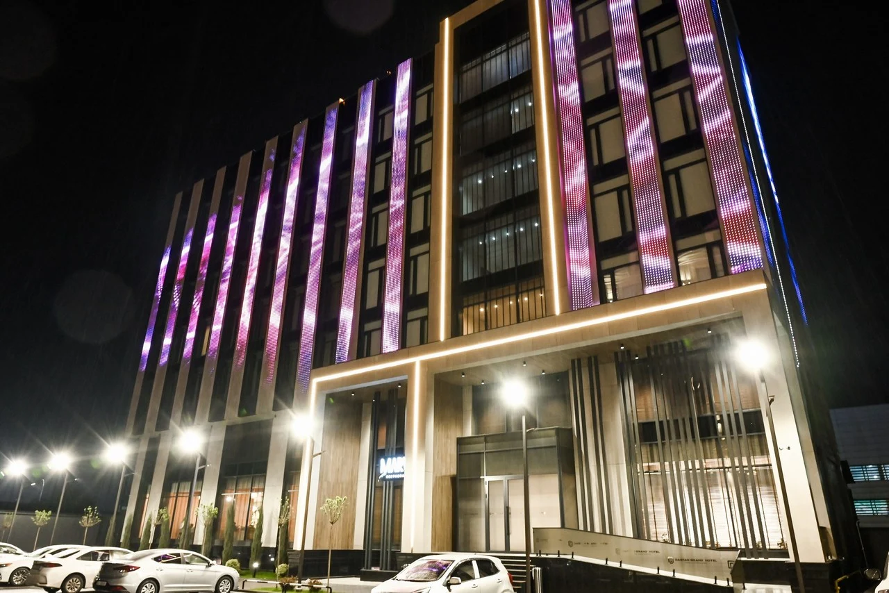 Вечерняя подсветка — Dastan Grand Hotel
